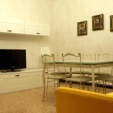 Ampio E Tranquillo Nel Cuore Di Appartamento